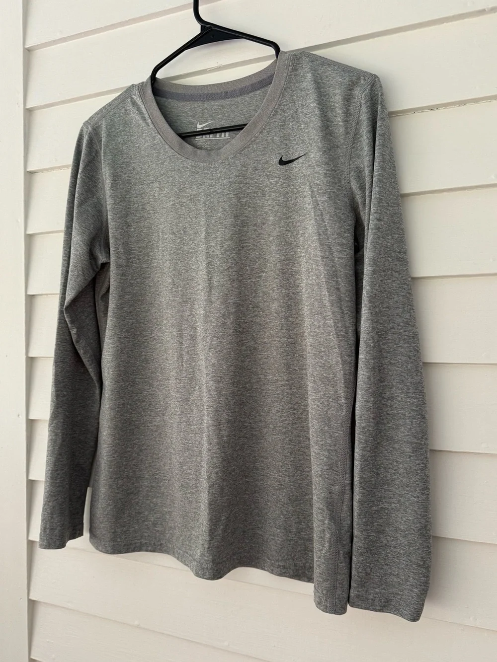 Nike Dri-FIT Gray Long Sleeve Athletic Shirt Women’s Medium Workout Top